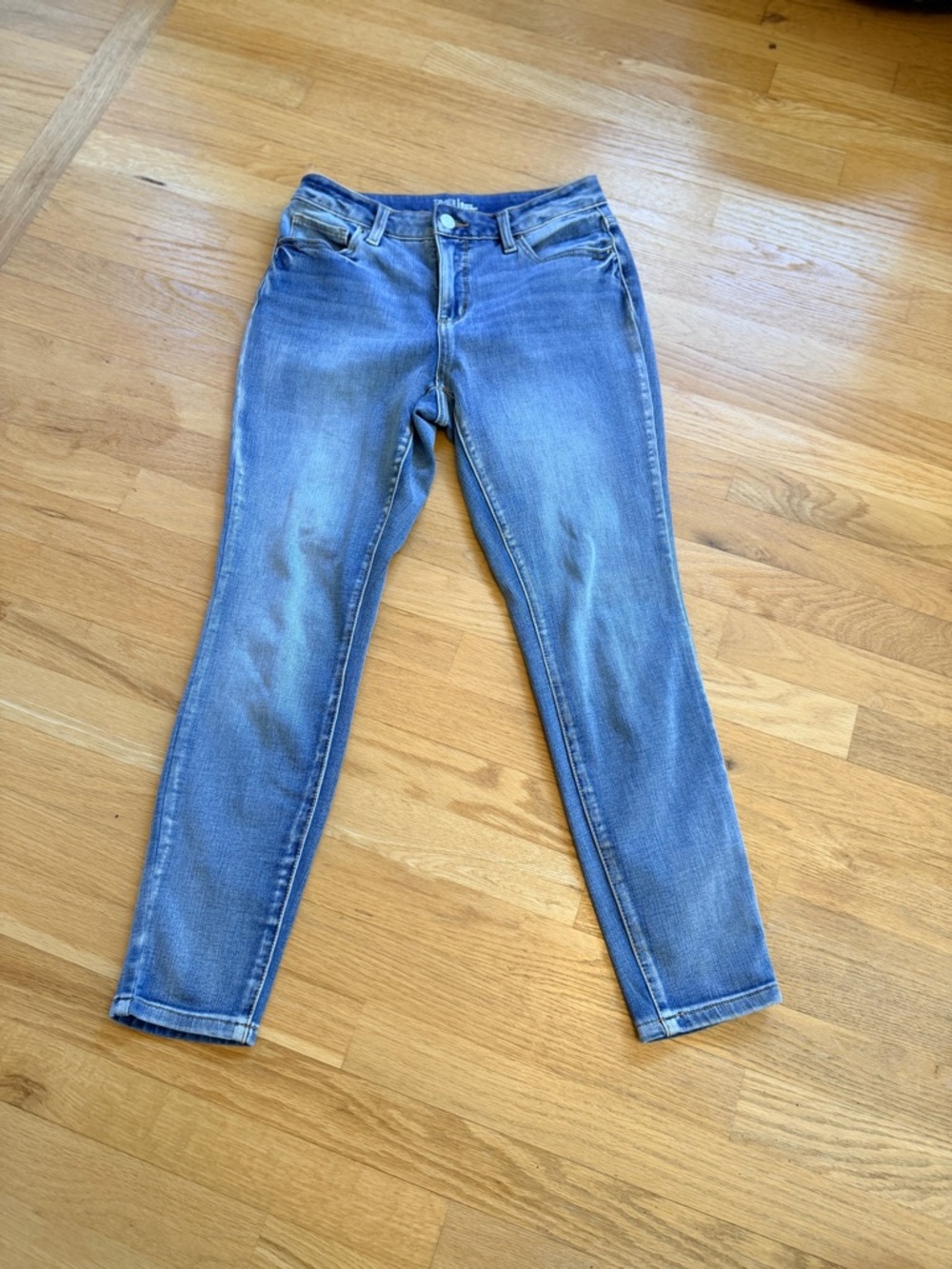 Ladies Size 8P "Time and Tru" Women's Light Blue Skinny Jeans GUC ❤️